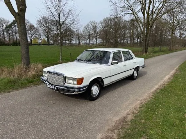 Mercedes-Benz 200-Serie (1972) — foto 1