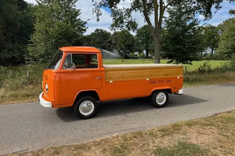 Volkswagen T2b (1977)