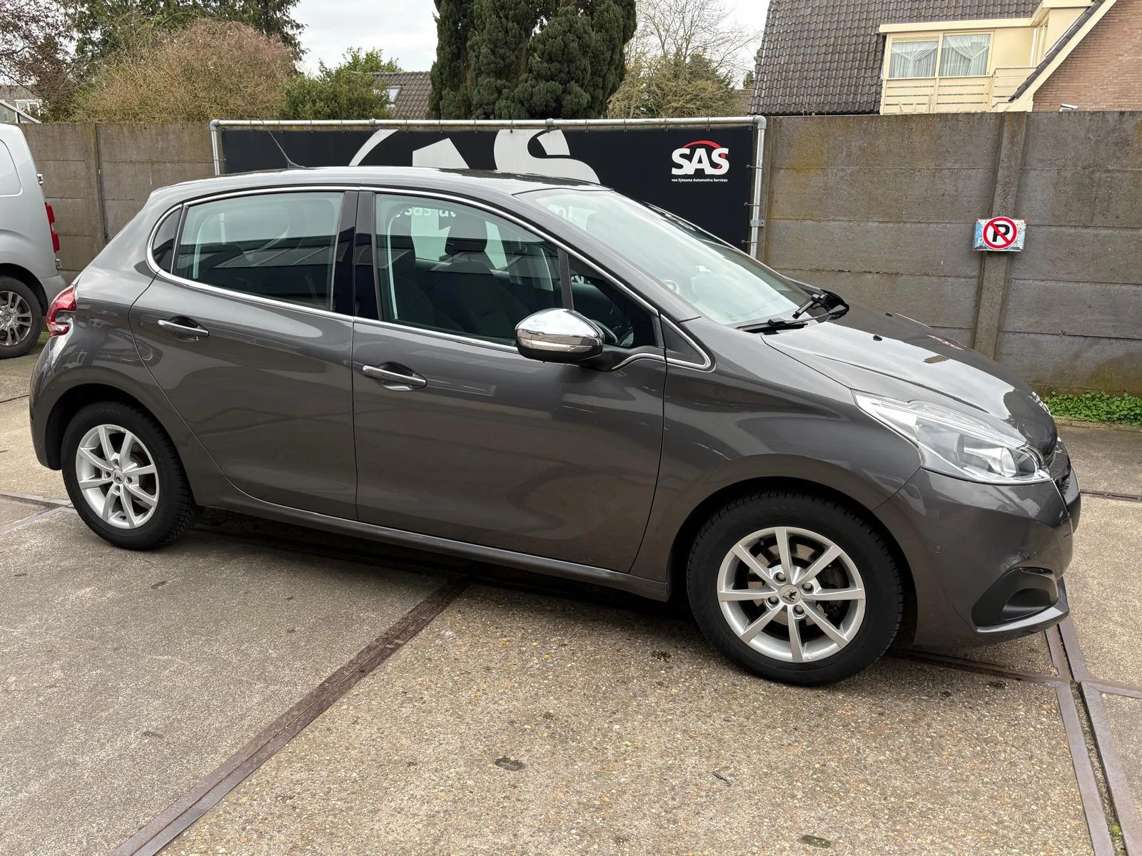 Peugeot 208 (2018) — foto 1