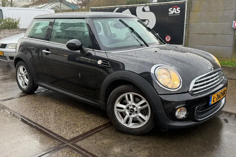 MINI One (2011)