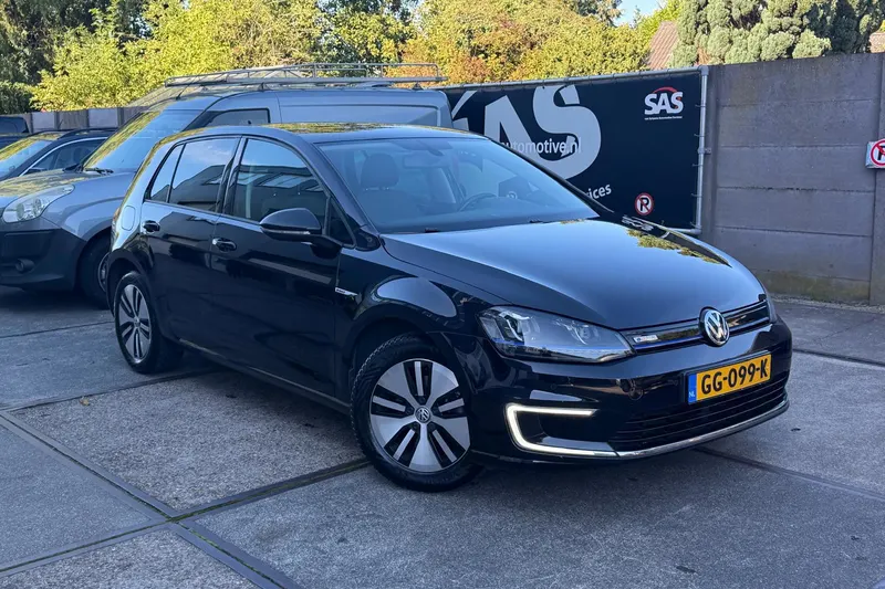 Volkswagen e-Golf (2015)