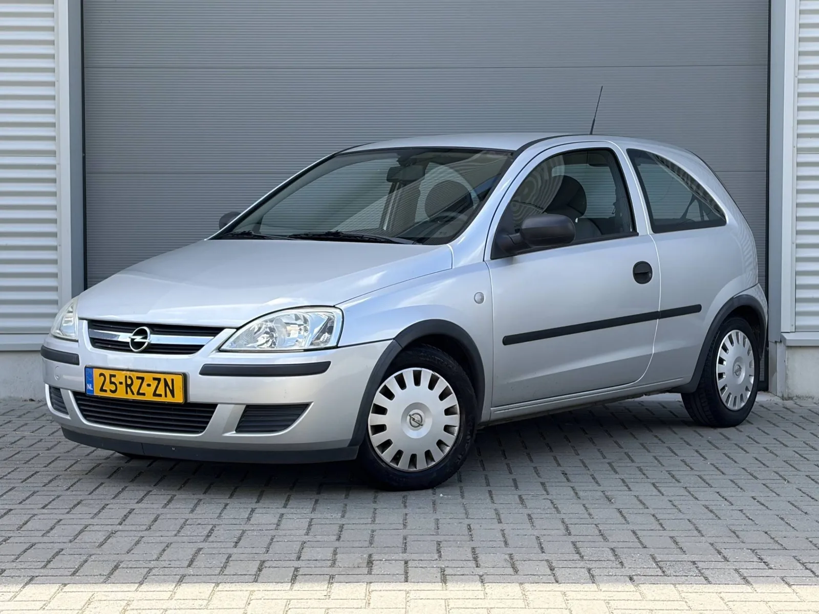 Opel Corsa (2005) — foto 1