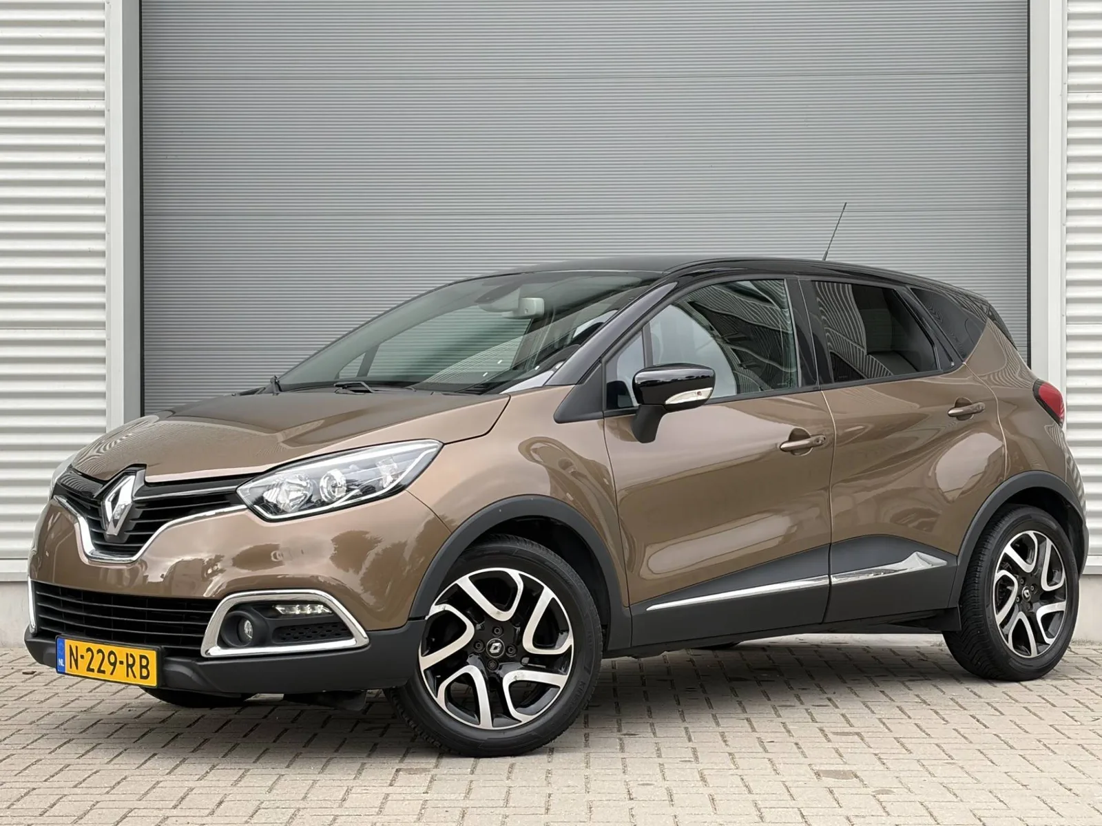 Renault Captur (2017) — foto 1