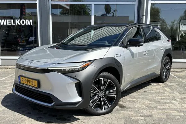 Toyota bZ4X (2022) — foto 1