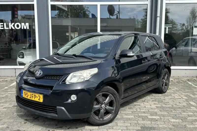 Toyota Urban (2009)