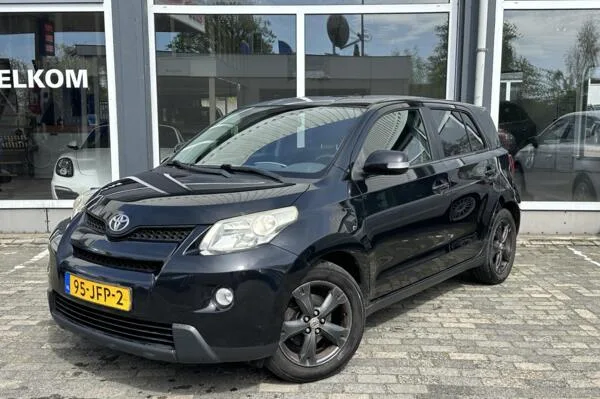 Toyota Urban (2009) — foto 1