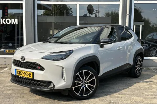 Toyota Yaris (2023) — foto 1