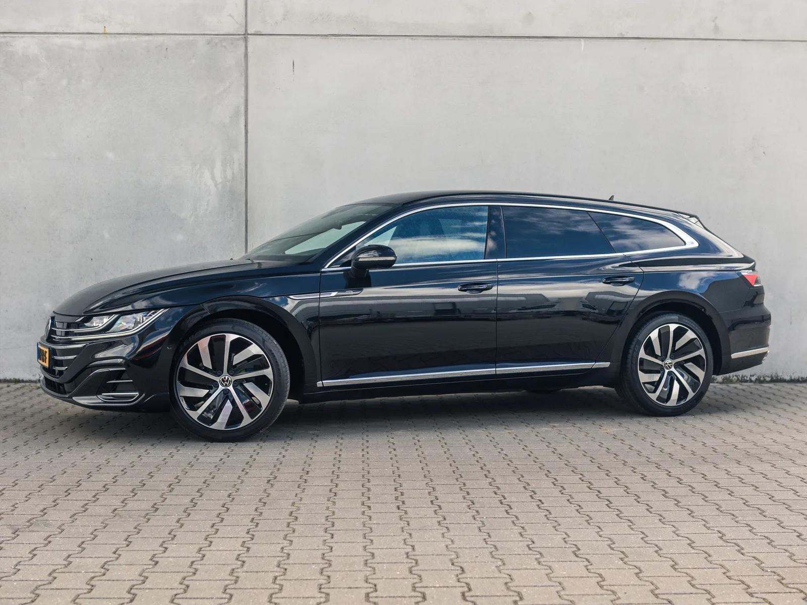 Volkswagen Arteon Shooting Brake (2022) — foto 1