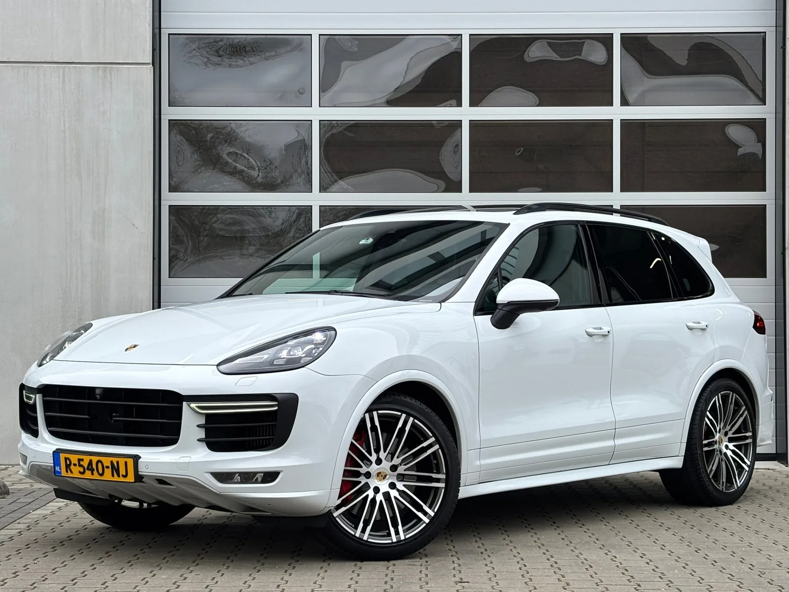 Porsche Cayenne (2016) — foto 1
