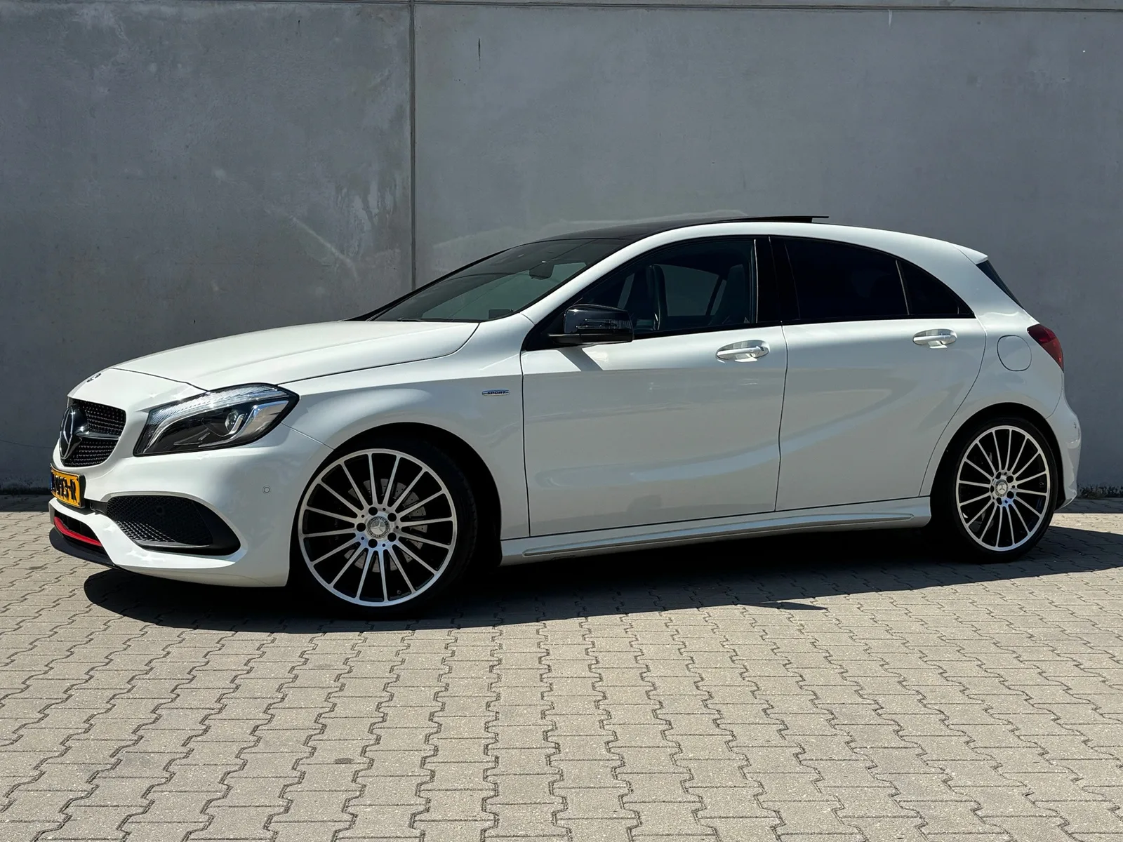 Mercedes-Benz A-Klasse (2015) — foto 1