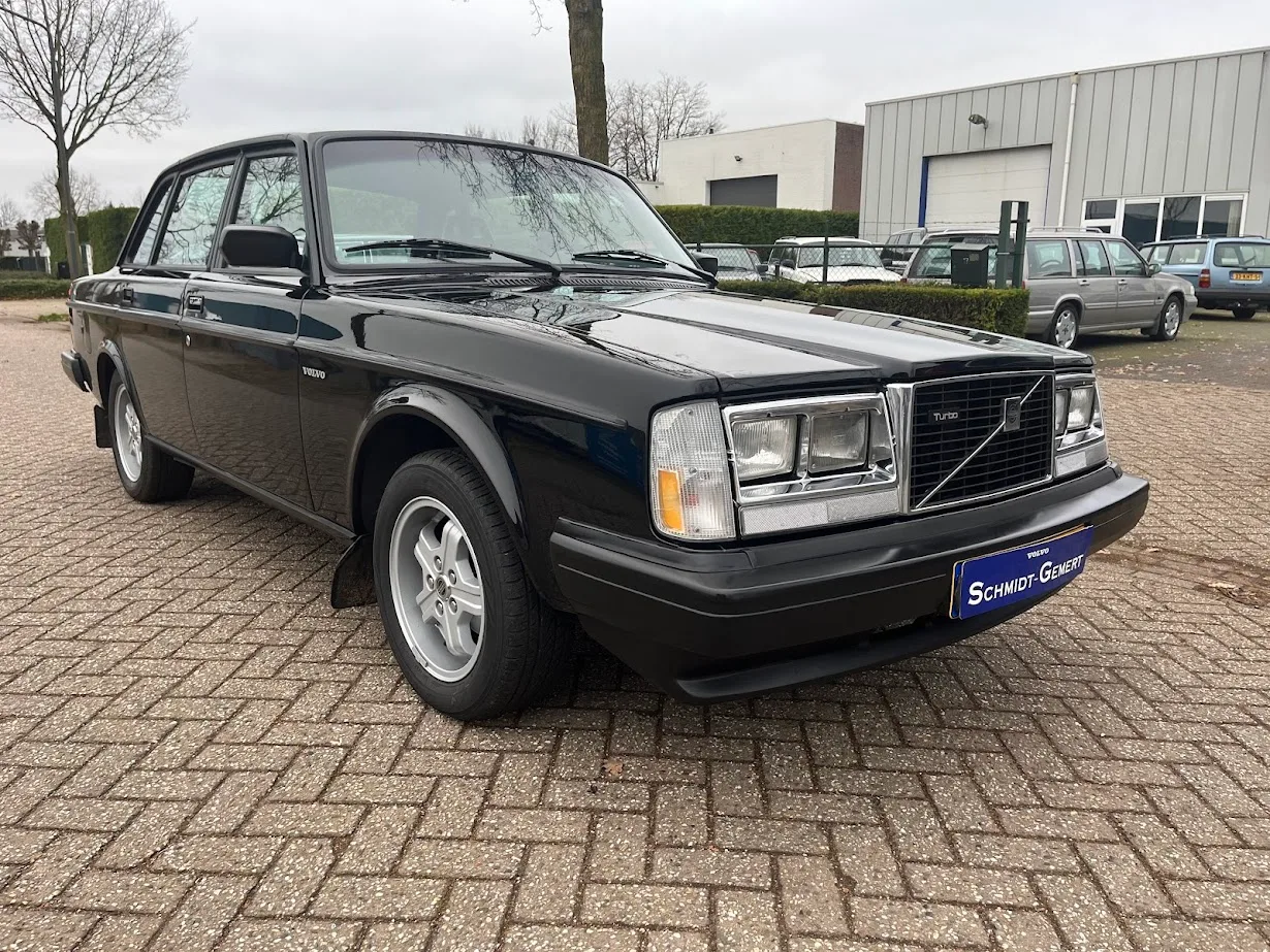Volvo 240 (1983) — foto 1
