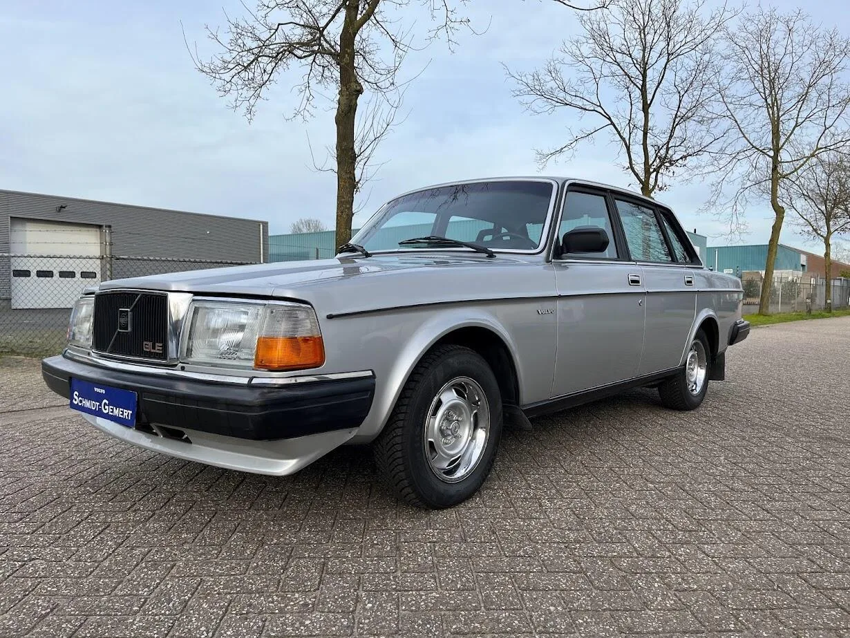 Volvo 240 (1983) — foto 1
