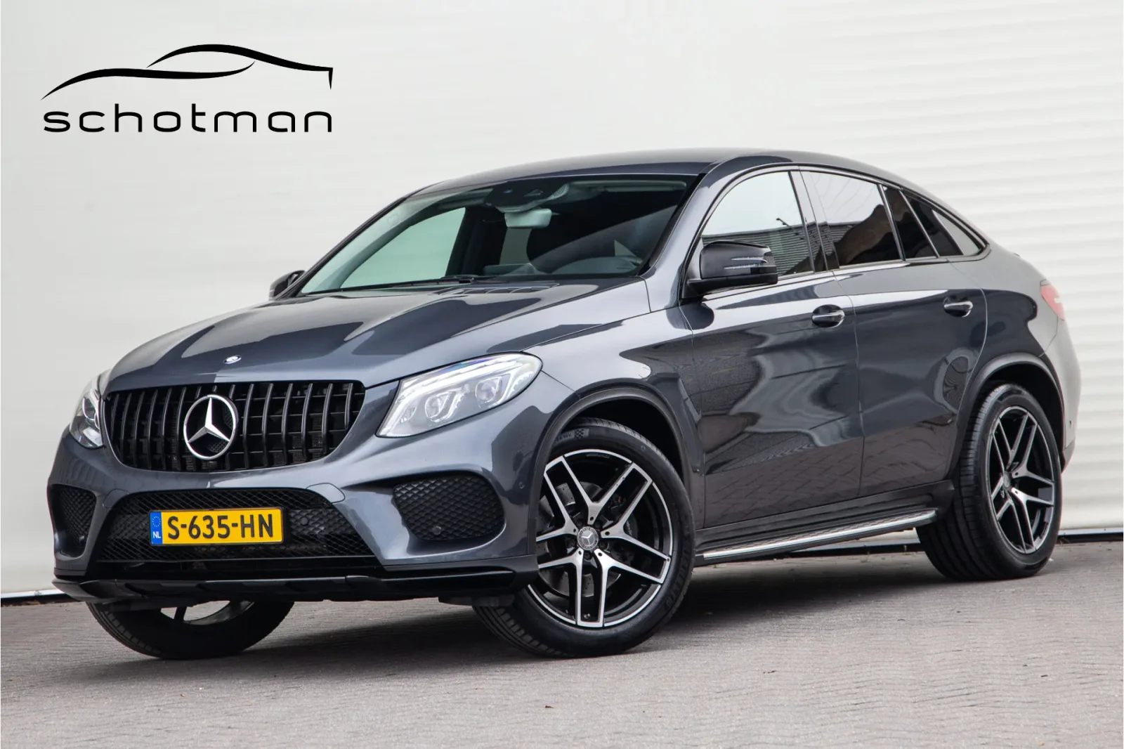 Mercedes-Benz GLE (2015) — foto 1