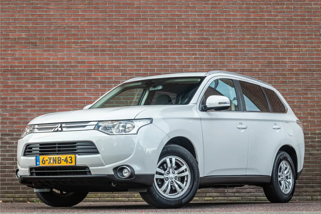 Mitsubishi Outlander (2014) — foto 1