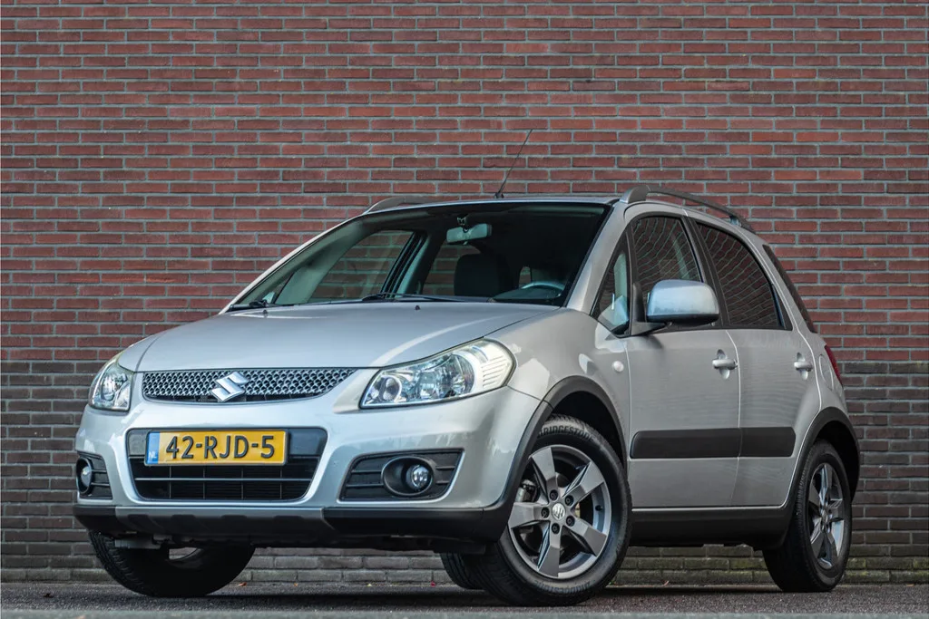 Suzuki SX4 (2011) — foto 1