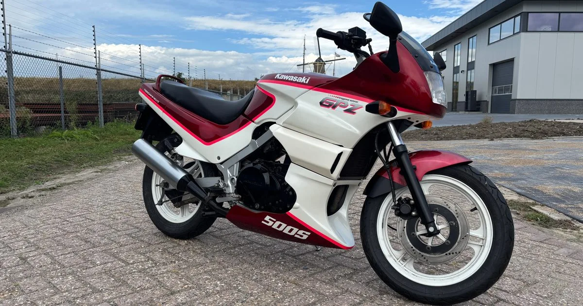 Kawasaki GPZ 500 S (1992) — foto 1