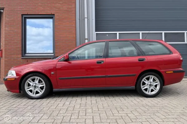 Volvo V40 (2001) — foto 1