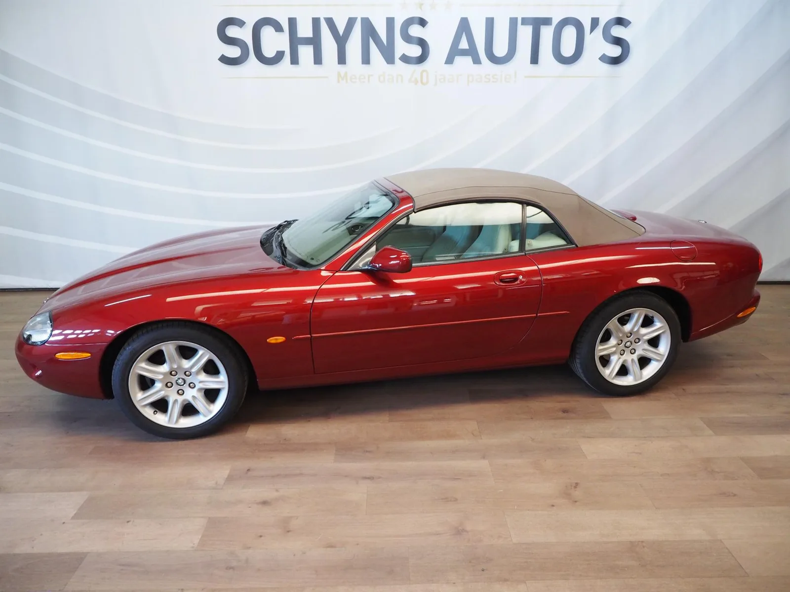 Jaguar XKR (1998) — foto 1