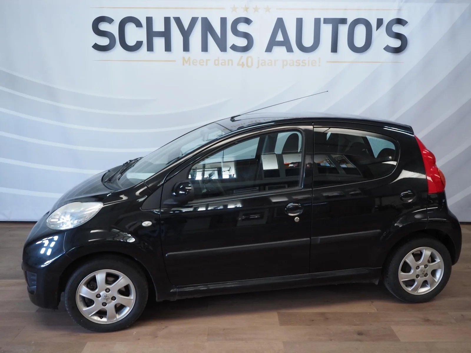 Peugeot 107 (2011) — foto 1