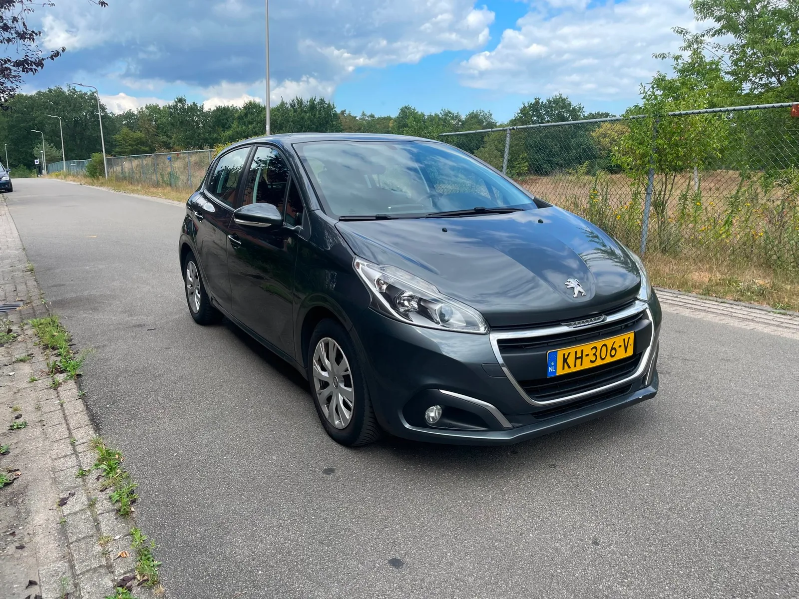 Peugeot 208 (2016) — foto 1