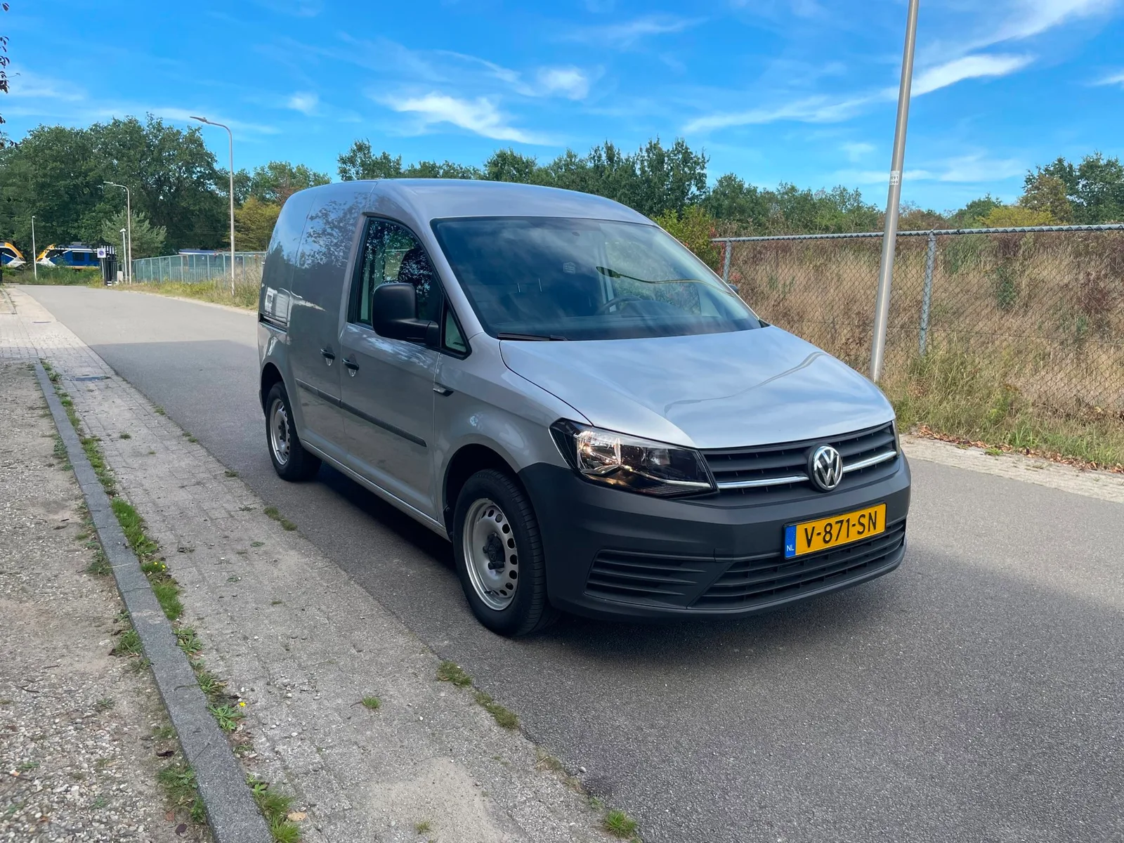 Volkswagen Caddy (2018) — foto 1
