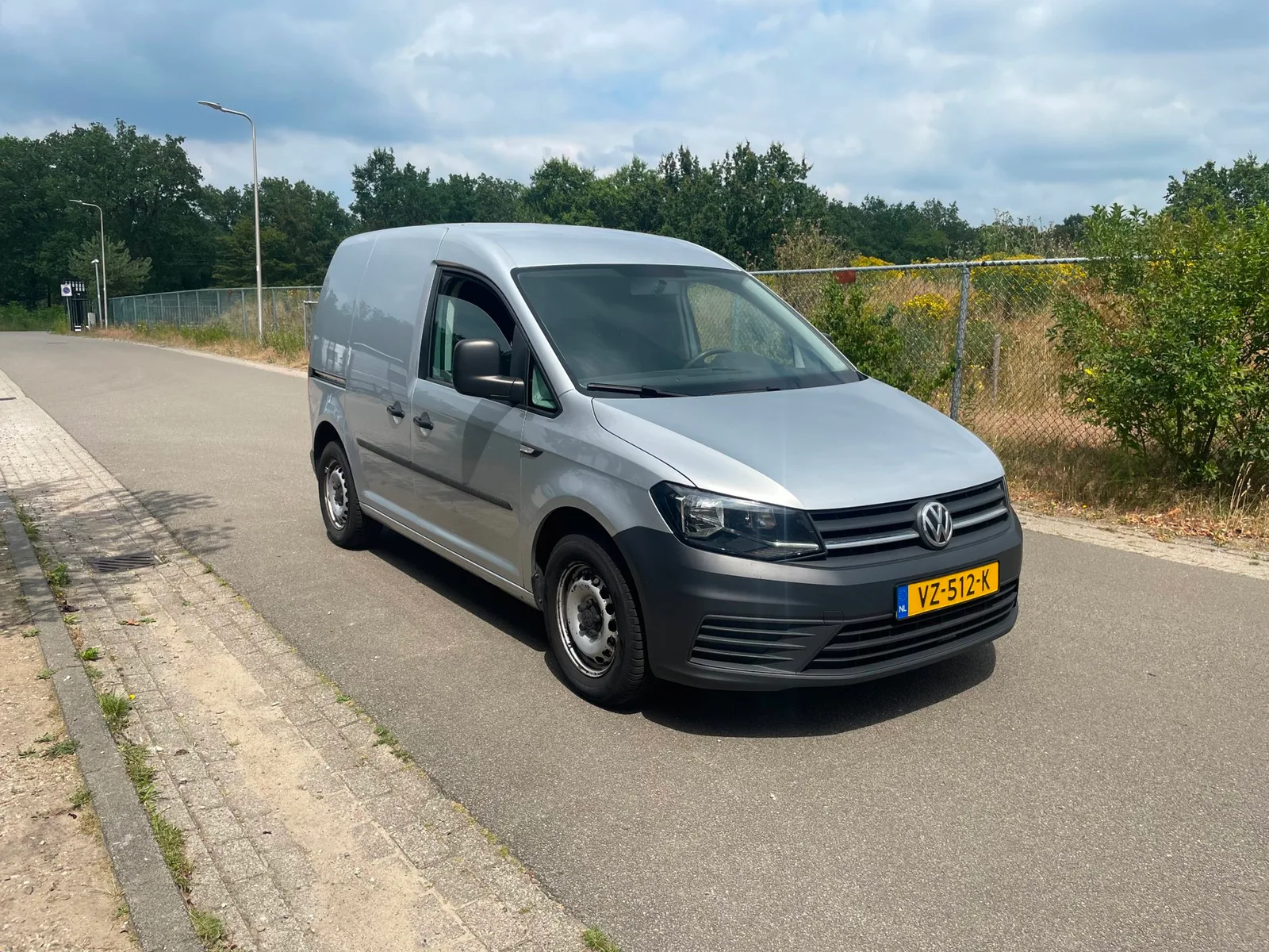 Volkswagen Caddy (2016) — foto 1