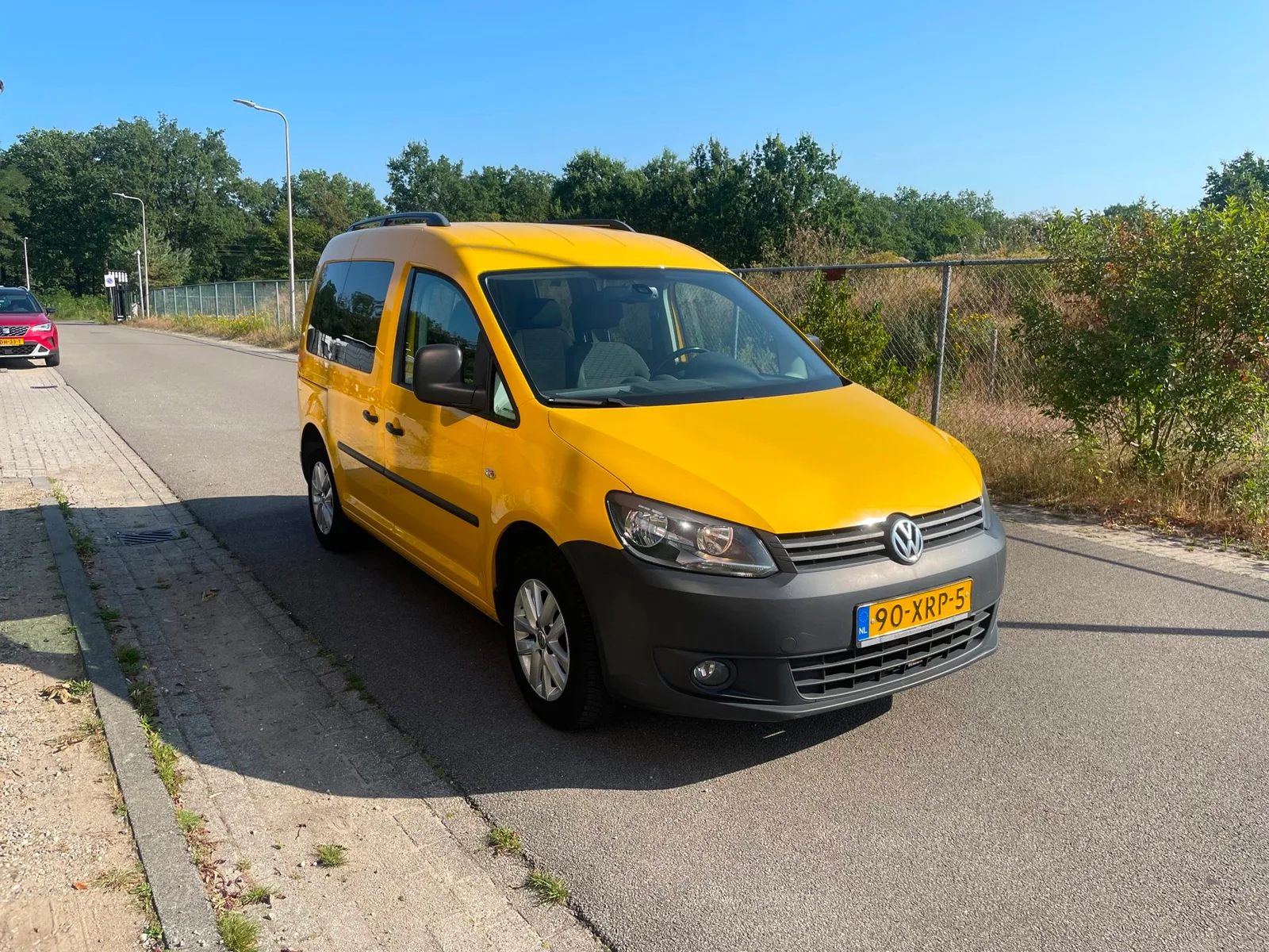 Volkswagen Caddy (2012) — foto 1