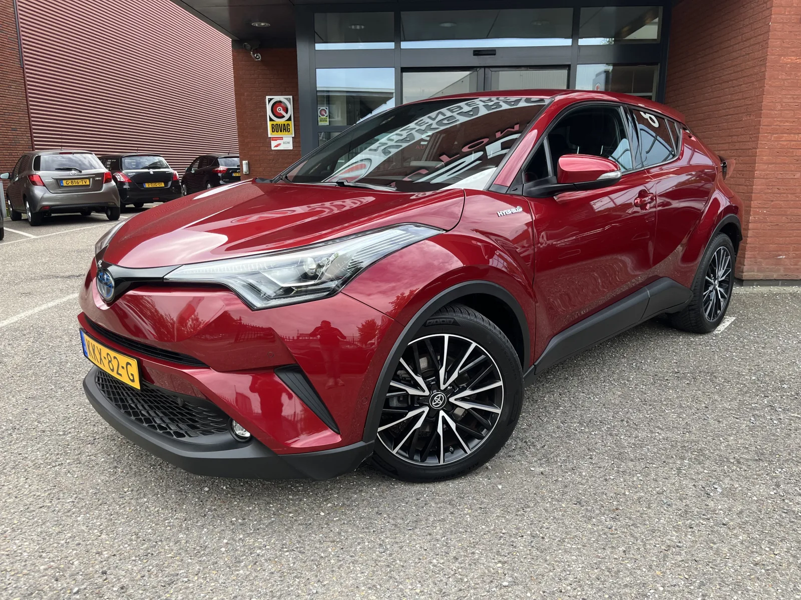Toyota C-HR (2018) — foto 1