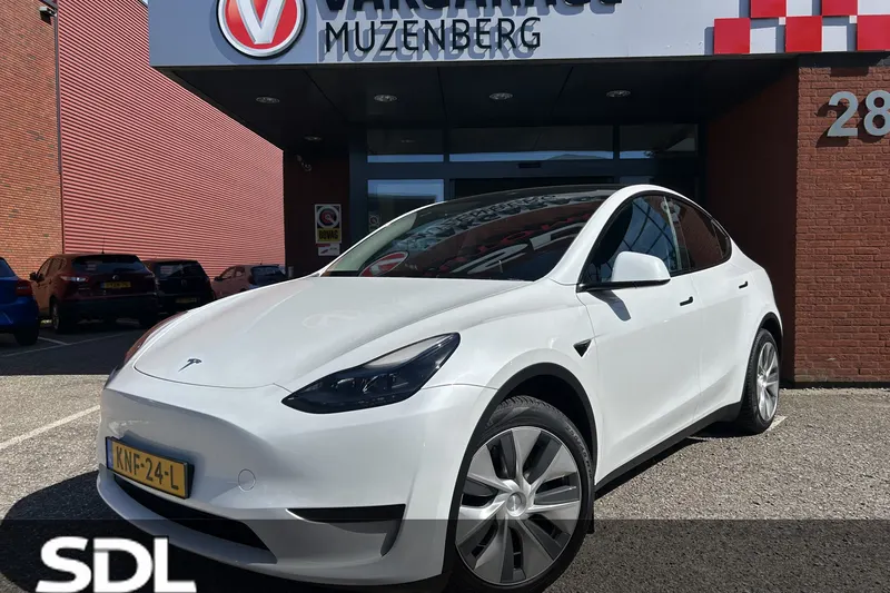 Tesla Model Y (2023)