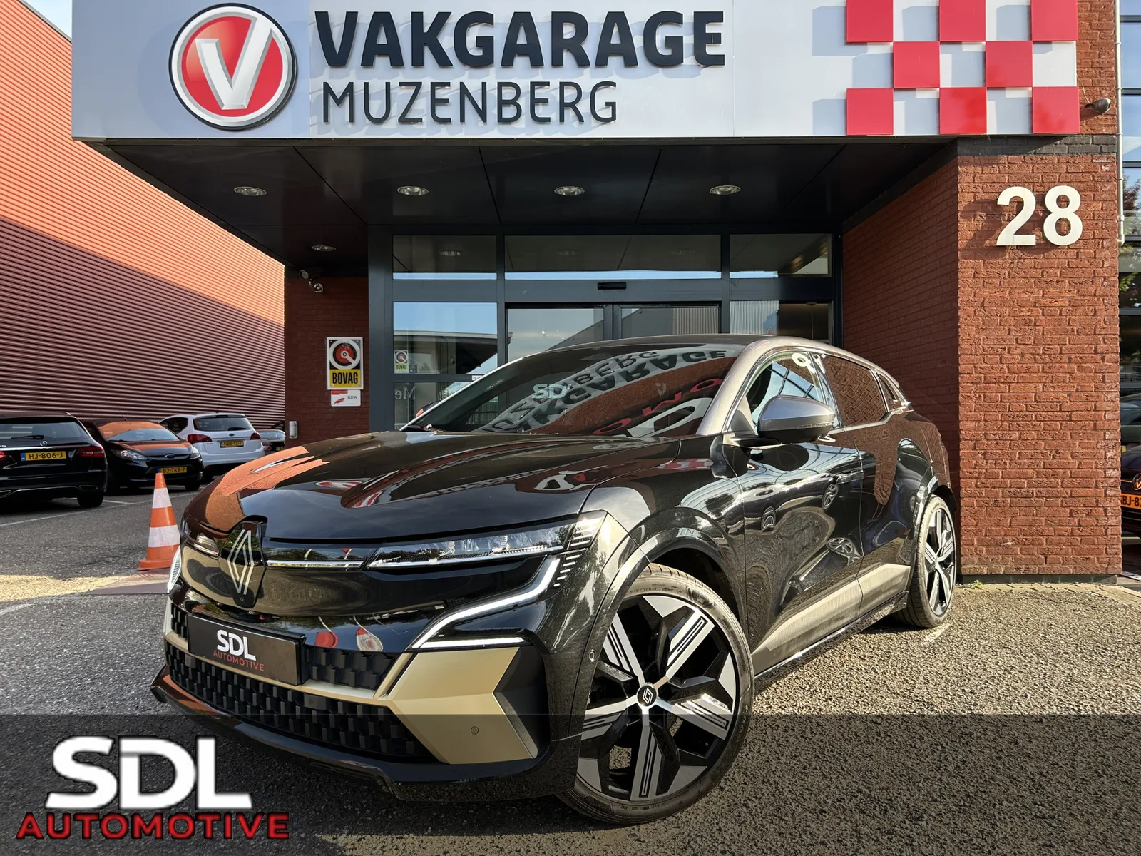 Renault Mégane E-Tech (2022) — foto 1