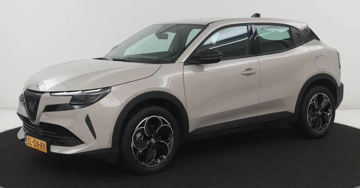 Alfa Romeo Junior (2025) — foto 1