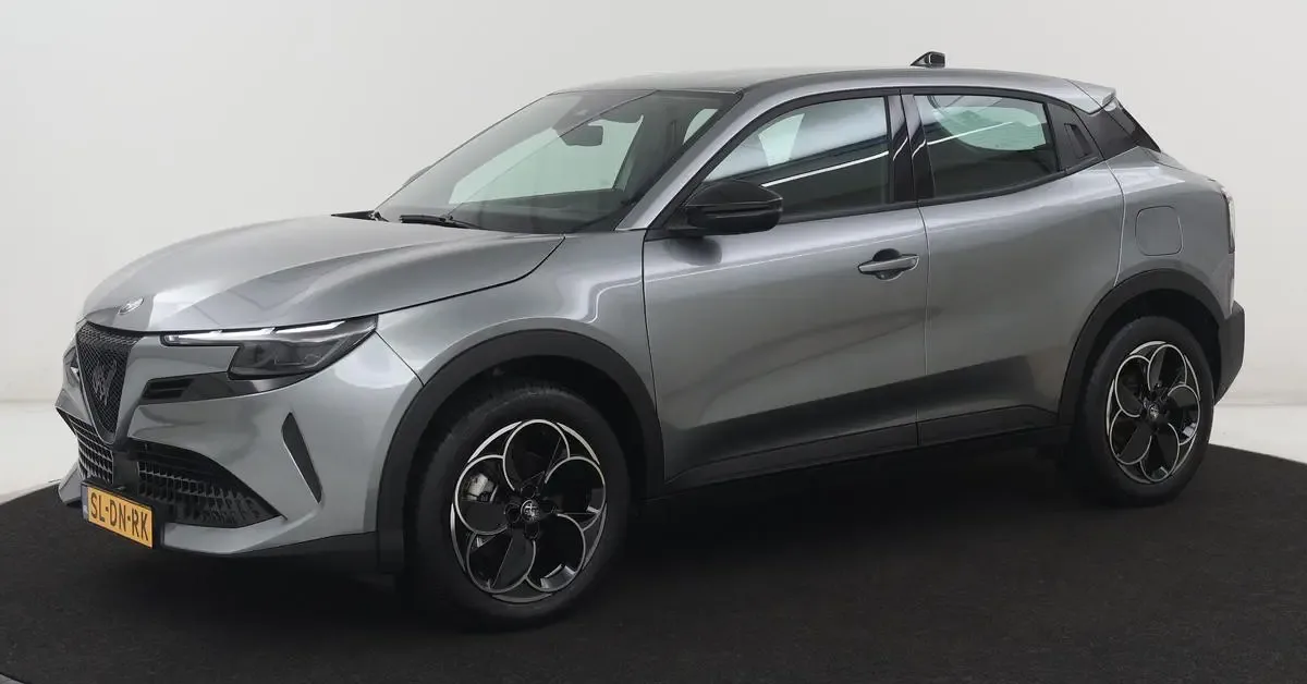 Alfa Romeo Junior (2025) — foto 1