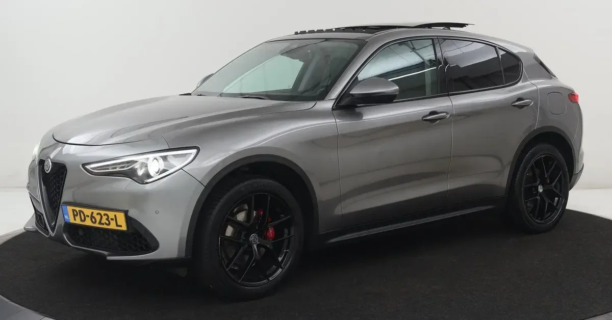 Alfa Romeo Stelvio (2017) — foto 1