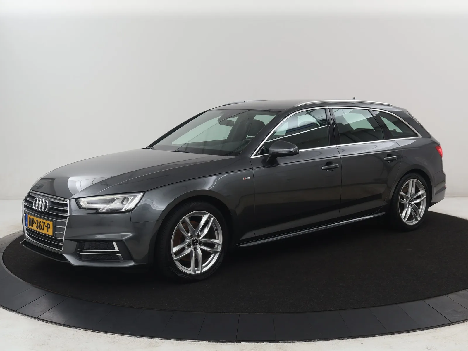 Audi A4 (2017) — foto 1