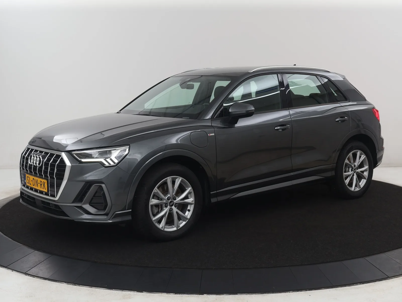 Audi Q3 (2021) — foto 1