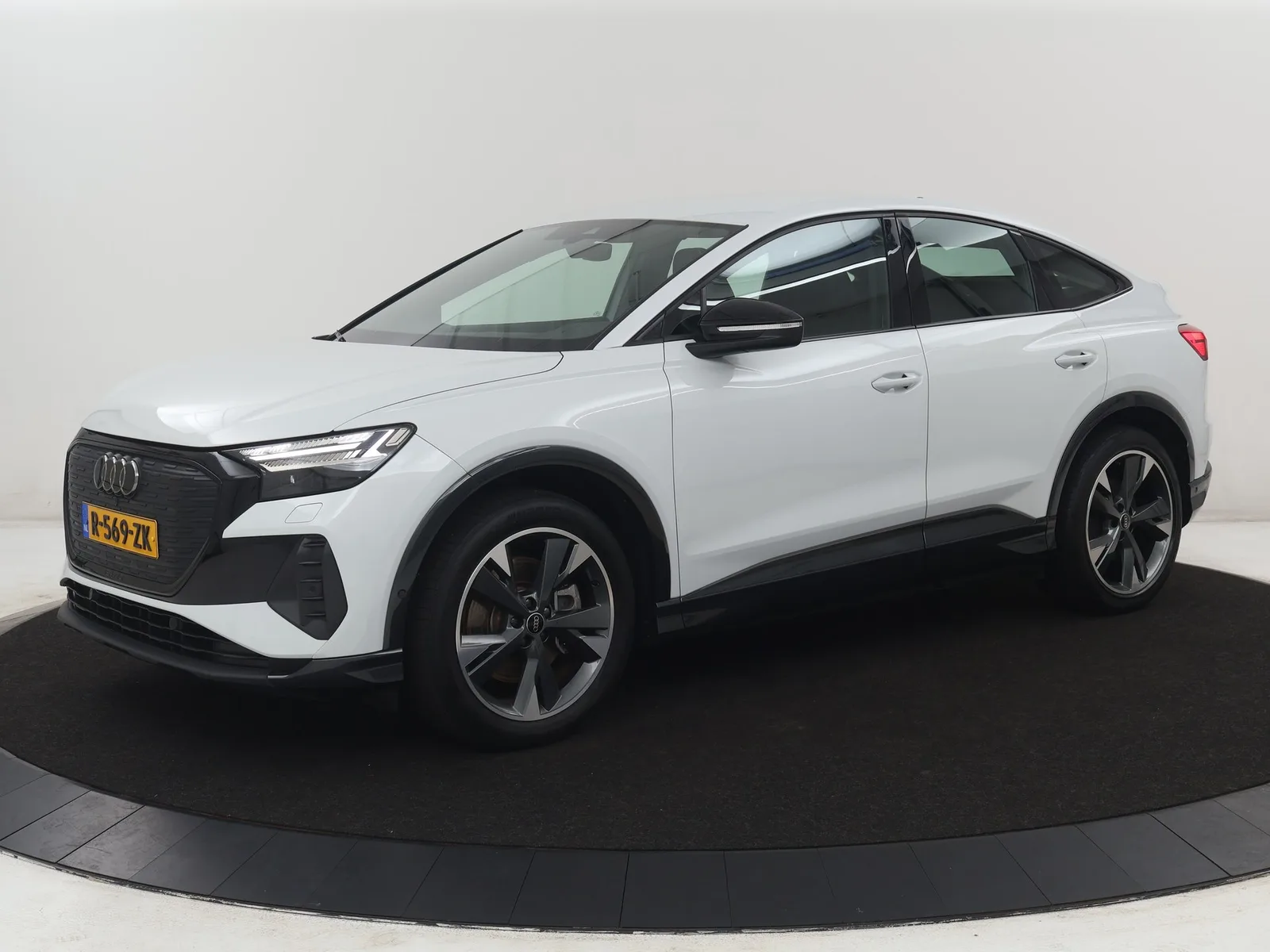 Audi Q4 e-tron (2022) — foto 1