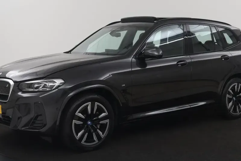 BMW iX3 (2023)