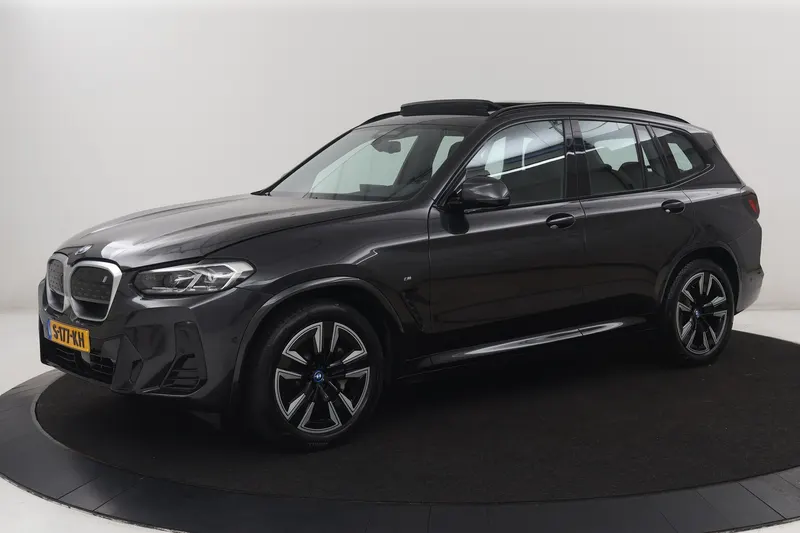 BMW iX3 (2023)