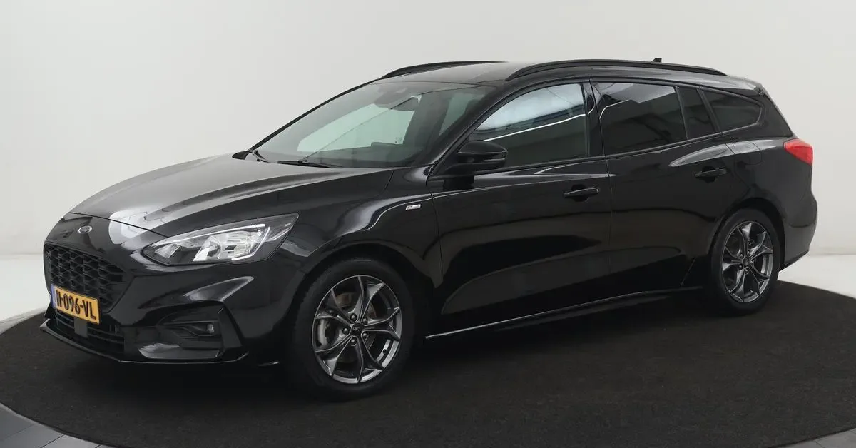 Ford Focus (2022) — foto 1