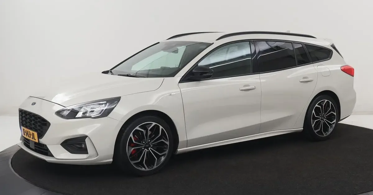 Ford Focus (2021) — foto 1