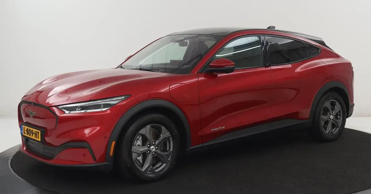 Ford Mustang (2021) — foto 1