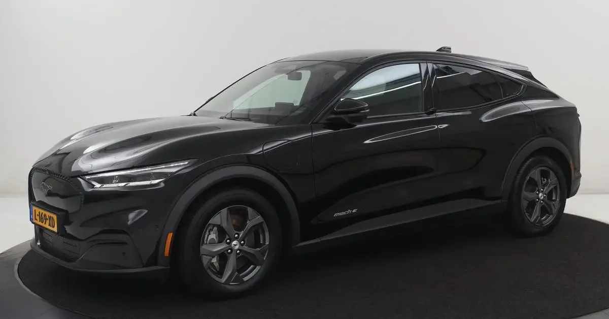 Ford Mustang (2021) — foto 1