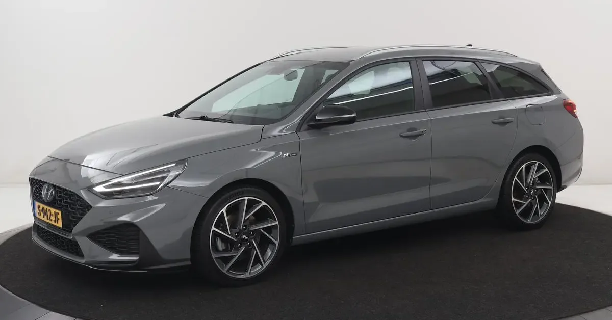 Hyundai i30 (2023) — foto 1