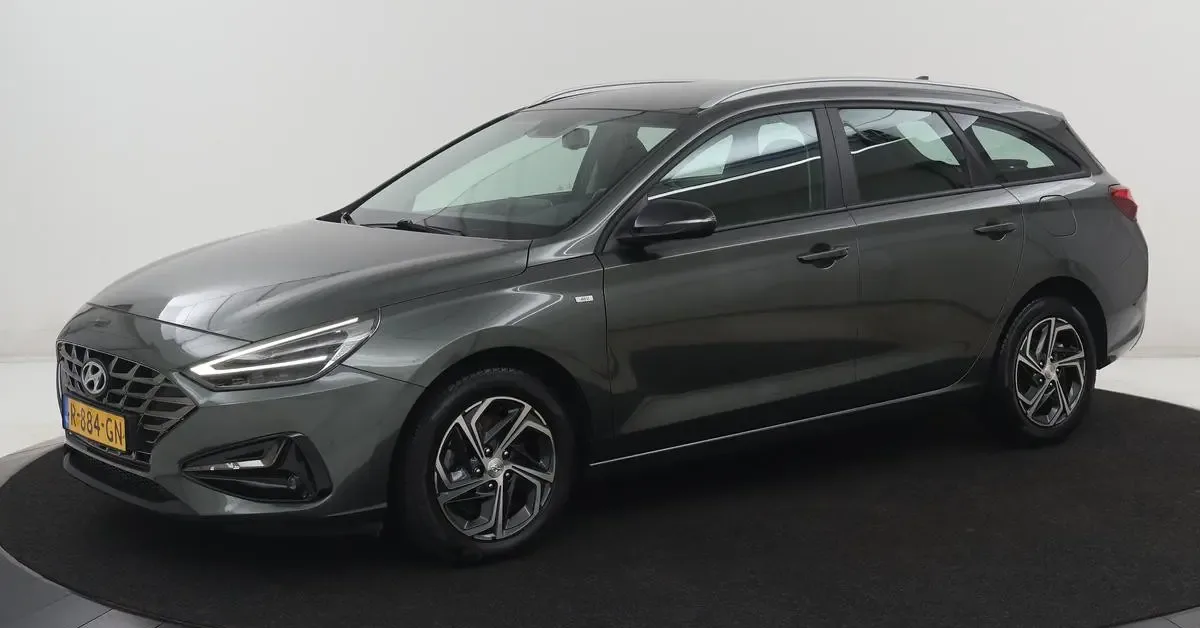 Hyundai i30 (2022) — foto 1