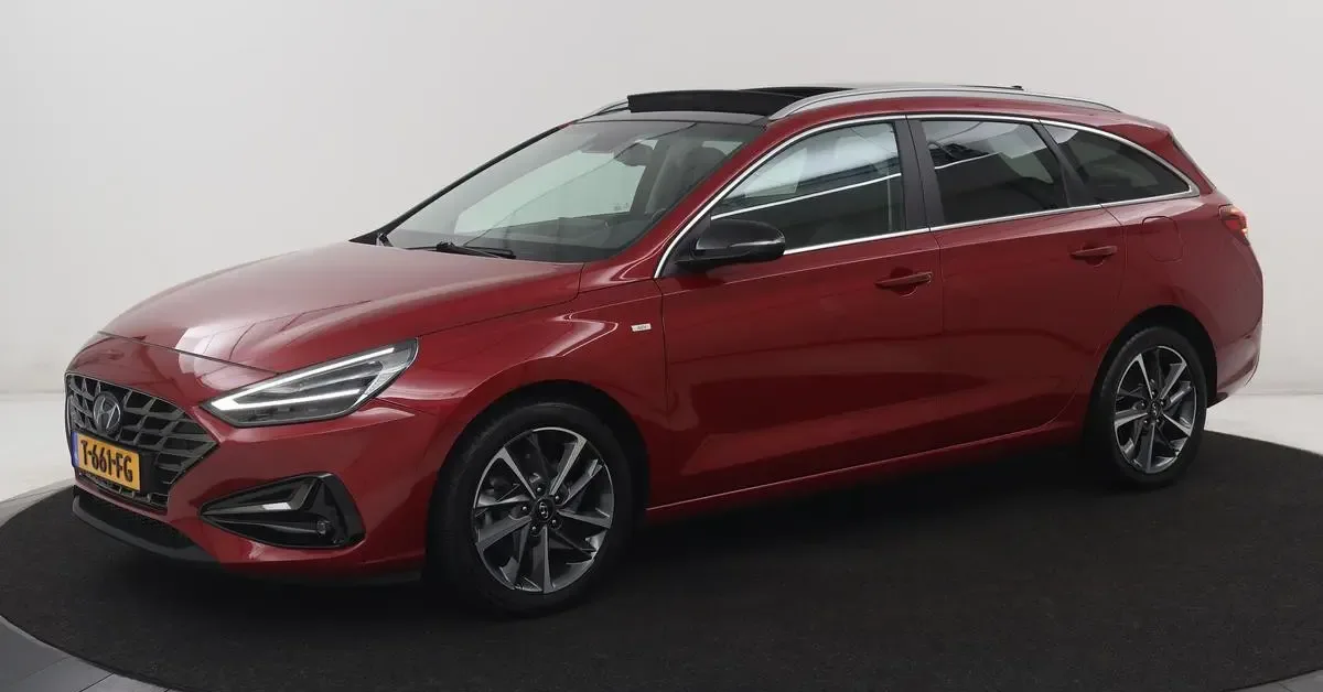 Hyundai i30 (2023) — foto 1