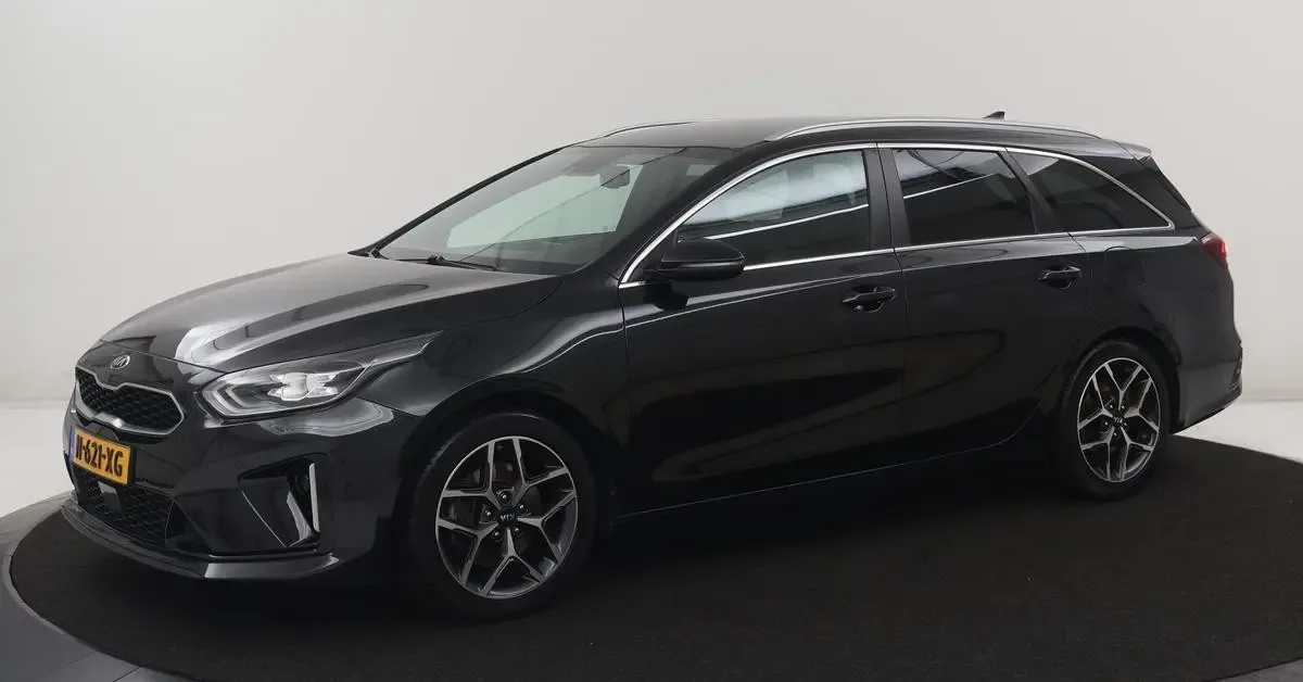 Kia Ceed (2022) — foto 1