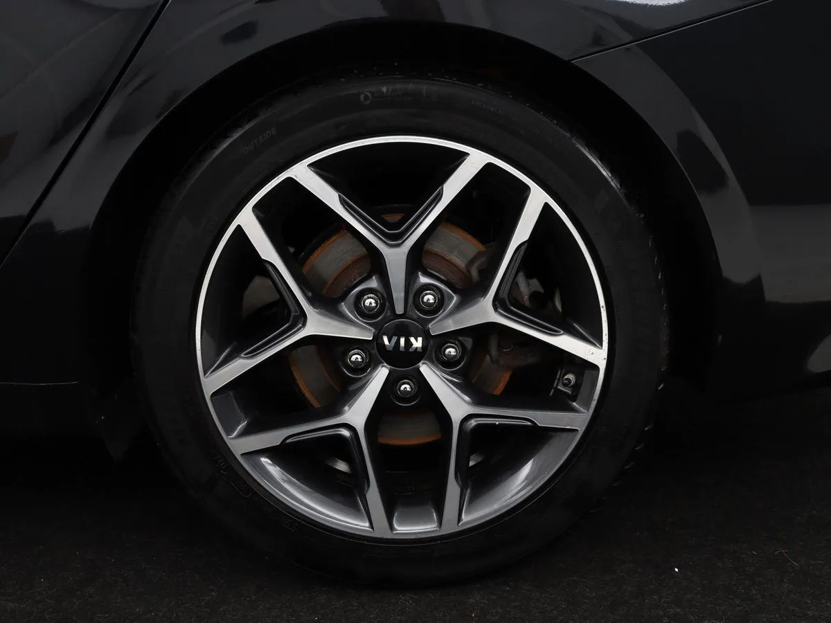 Kia Ceed Sportswagon (2022) — foto 1