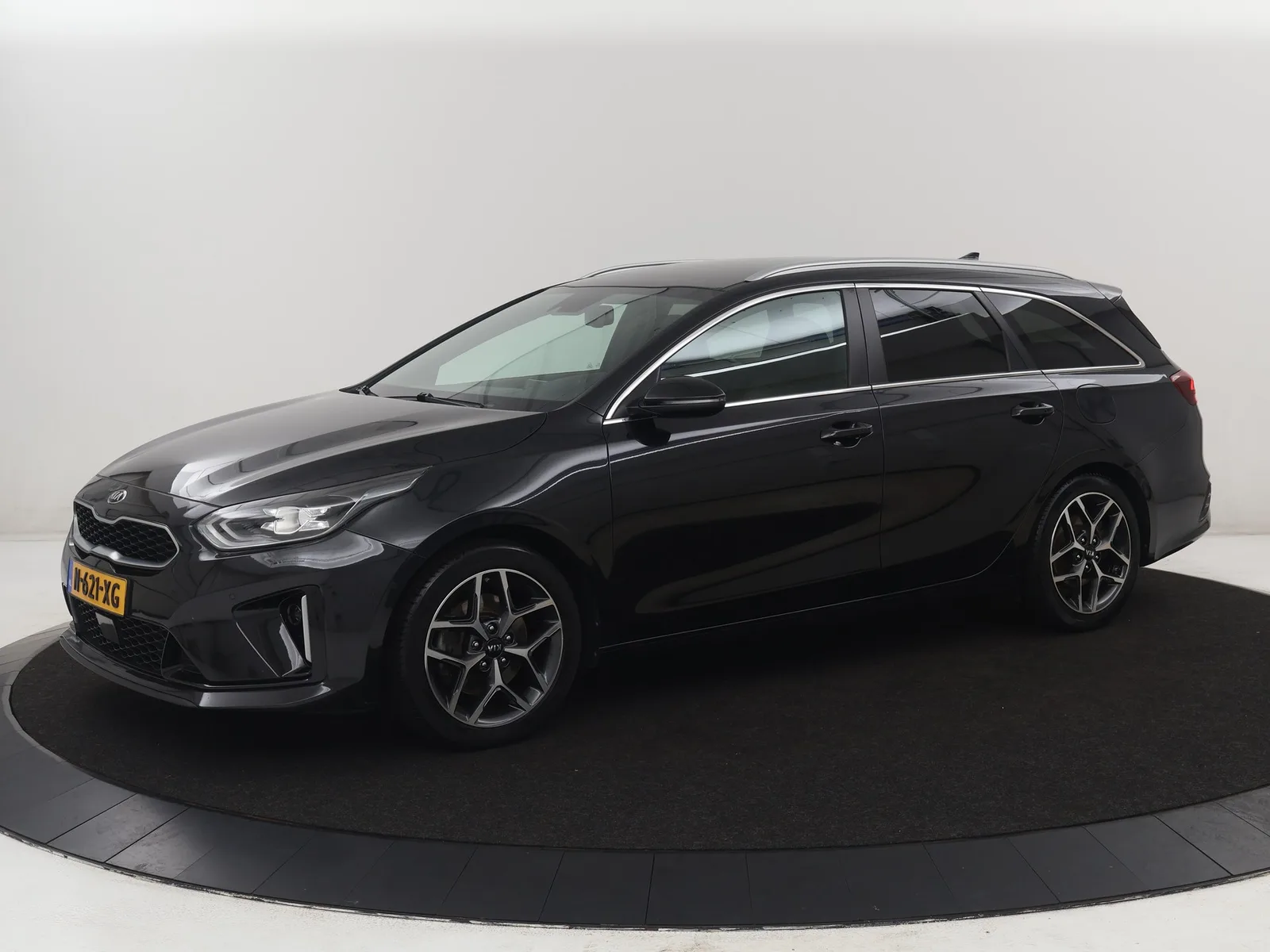 Kia Ceed (2022) — foto 1