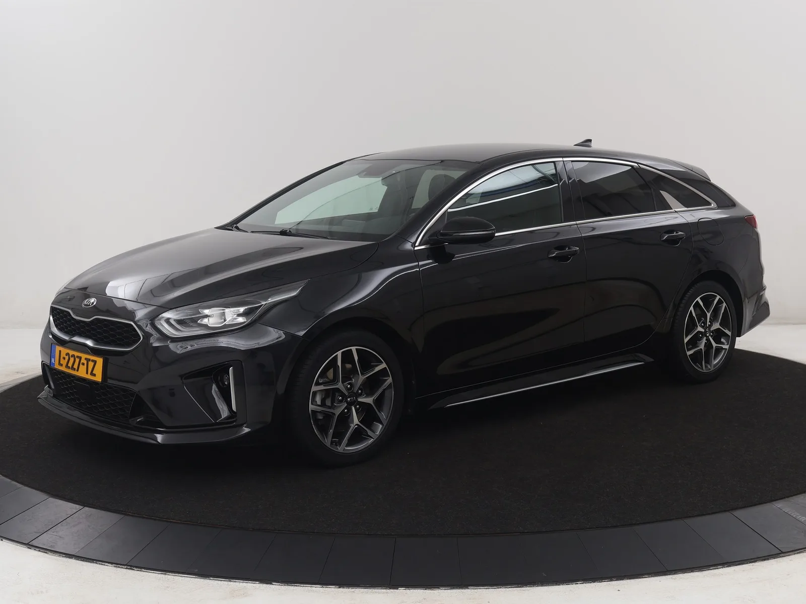 Kia ProCeed (2021) — foto 1