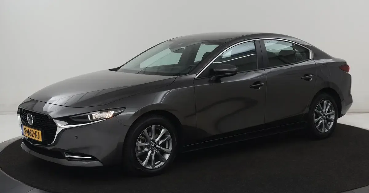 Mazda 3 (2023) — foto 1